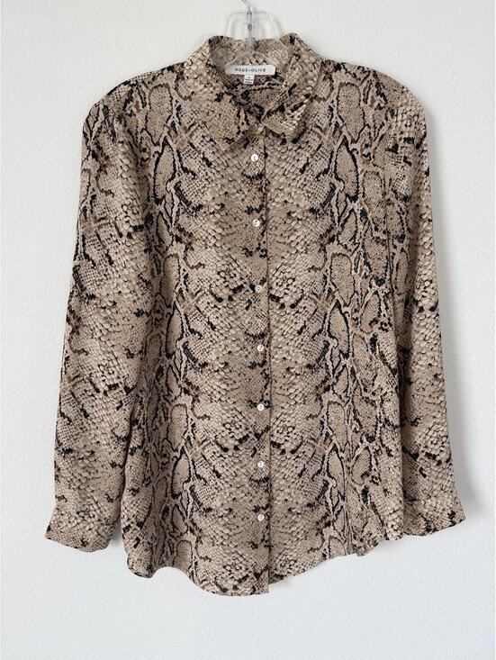 Rose & Olive Tops - Rose+Olive Long Sleeve Button Up Collared Animal Print Shirt Women's Size S